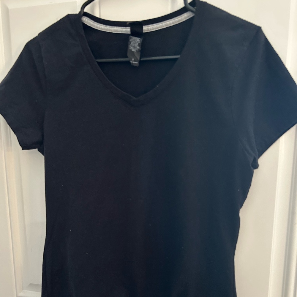Hanes black t-shirt